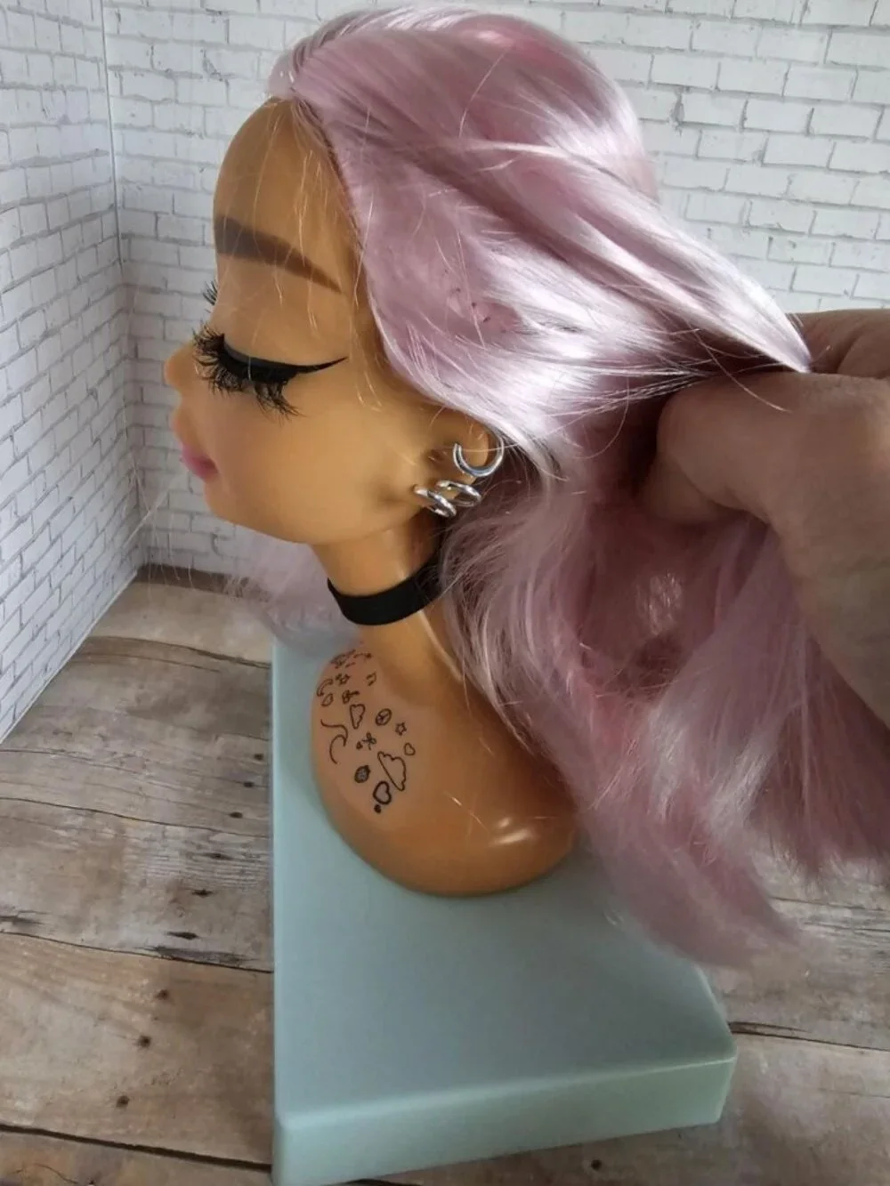 Who’s That Girl Dollface Styling Head Pink Hair Beauty Practice Display Doll